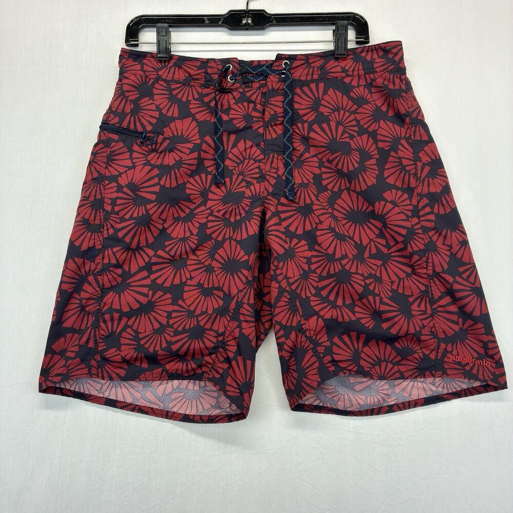 Patagonia Men’s 31 Board Shorts Red Black Floral Swim Surf Trunks